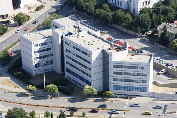 NESVAKIDAŠNJI INCIDENT Žena u pulskoj policiji odbila staviti masku pa divljala i lupala glavom o zid